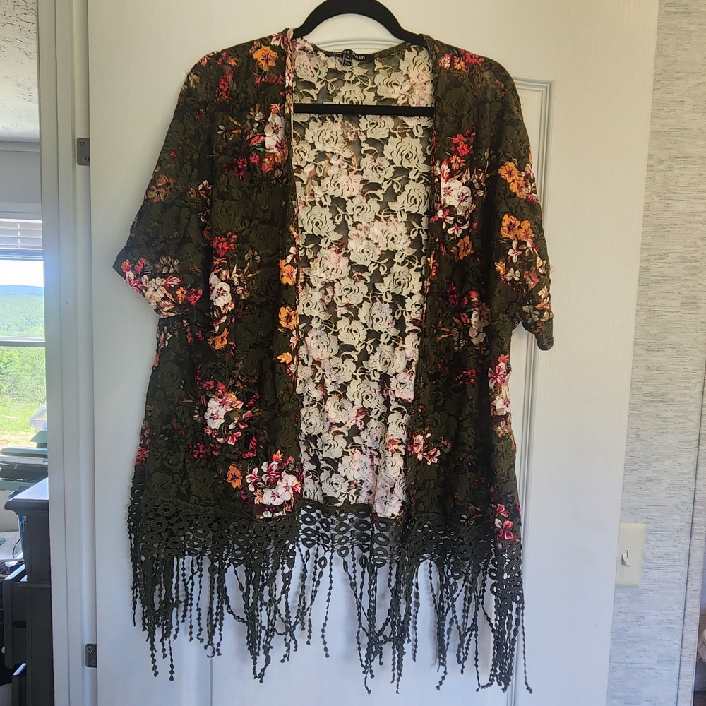 Sweet Rain Floral Kimono with Fringe Size L EUC*
